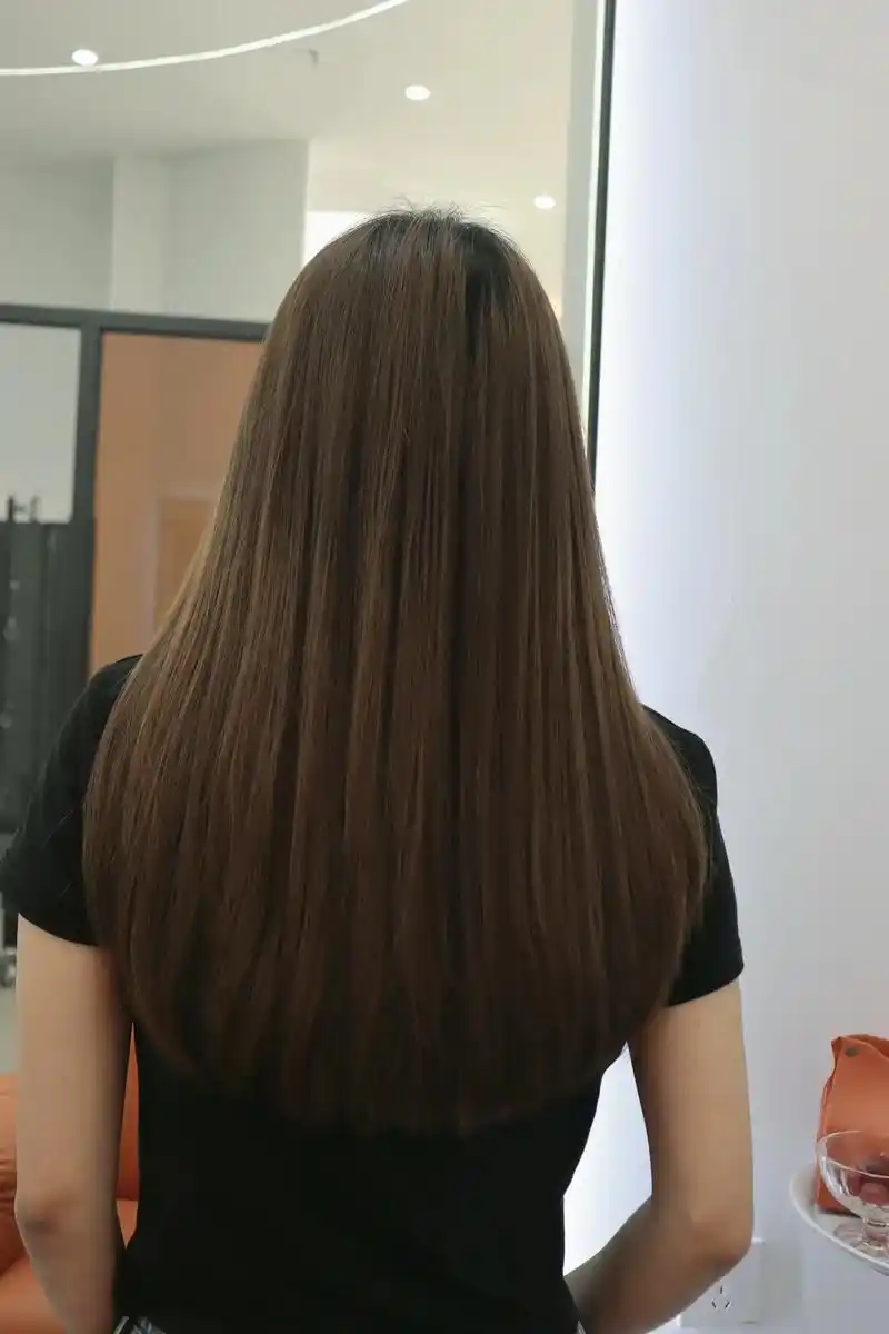 中长发.适合大众审美的中长发#店内实拍视频 #背影杀 #女发 - 抖音