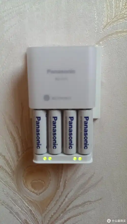 松下 4代 eneloop 爱乐普 充电套装  k-kj11mcc40 bq-cc11