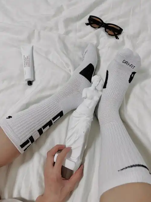 运动去!white socks.体育生篮球白袜不要太喜欢 - 抖音