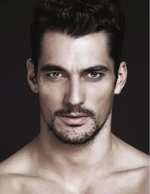 胡须养成:适合桃形脸的男士,可以达到斯文而稳重适合人群:o型胡型借助