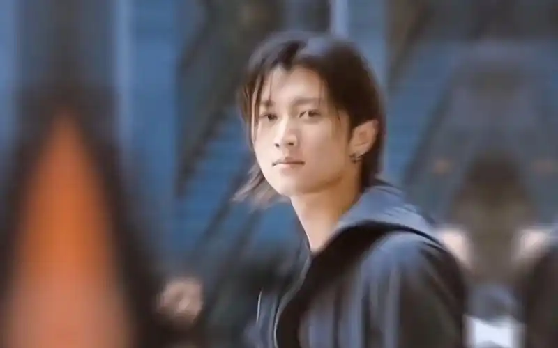 谢霆锋 当年这件衬衣儿穿起来少鸡儿性感与狂野.