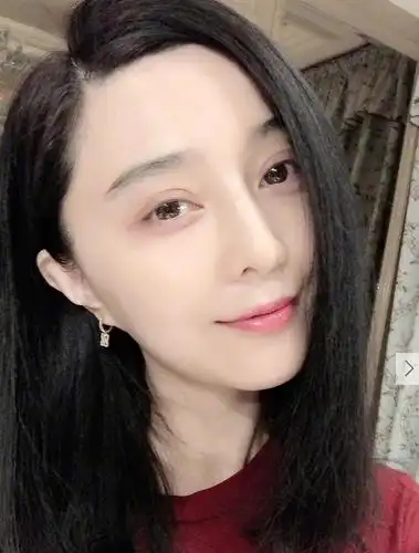 范冰冰最新近照曝光!眼妆素雅改走清纯路线,细节看出她的近况?