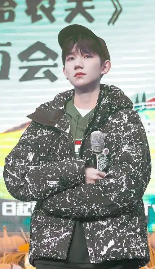 王源欧阳娜娜合照cp感十足!