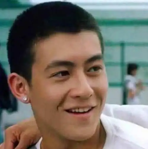 吴彦祖堪称寸头界鼻祖华仔简直不得了但都帅不过他的寸头