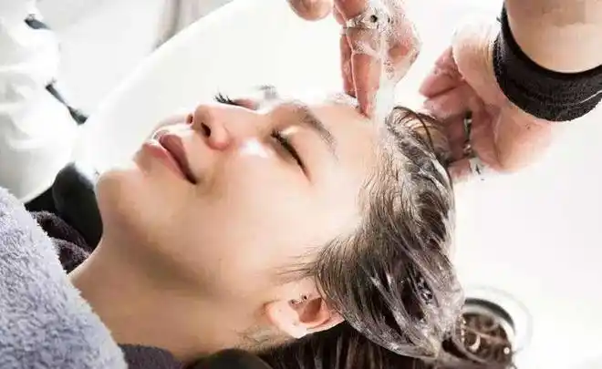 理发师非要跟你说洗了头湿着头发好剪点是真的吗