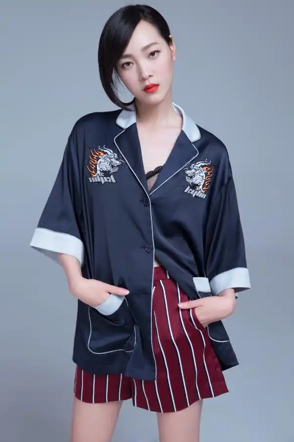 从容淡雅的素雅女神何杜鹃