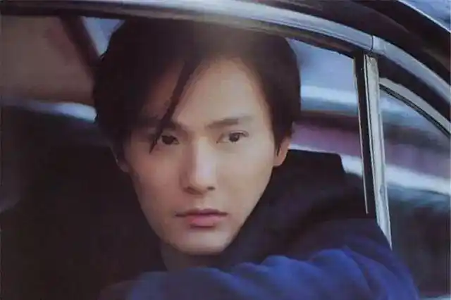 为等初恋单身28年,他捐光上亿资产:"唱一辈子情歌,却留不住她"|张信哲