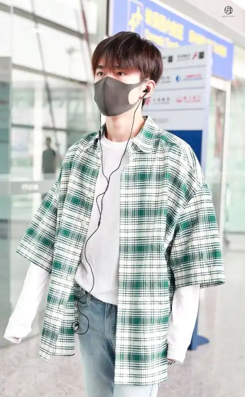 格子元素易烊千玺是真爱身穿绿色衬衫白内搭这个夏天好清新