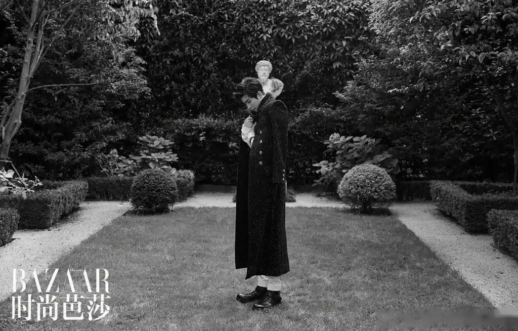 蔡徐坤非黑即白,不被色彩定义的少年,请坚持自己独特的风格,你是你