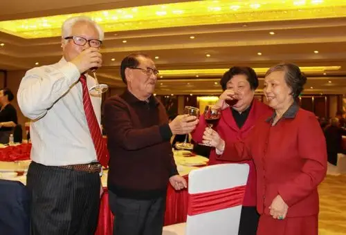 与程亚民夫妇合影