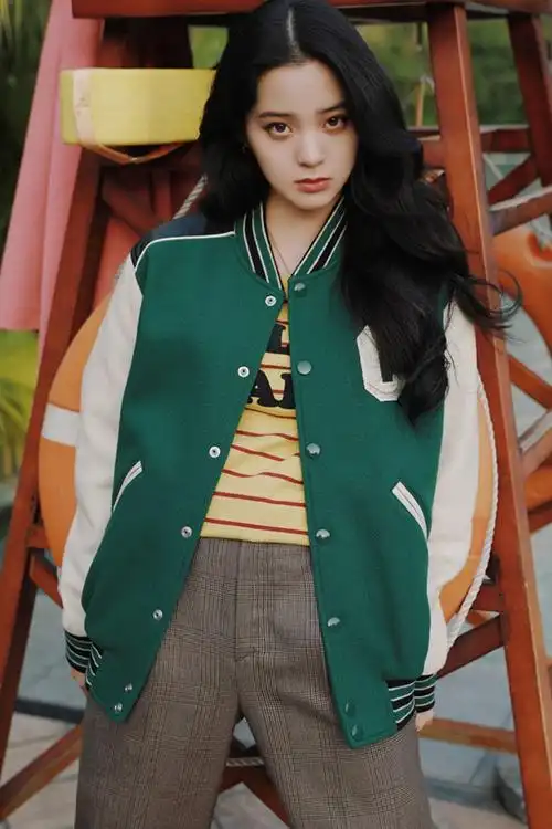 明星欧阳娜娜同款棒球服外套2021新款女装宽松绿色夹克