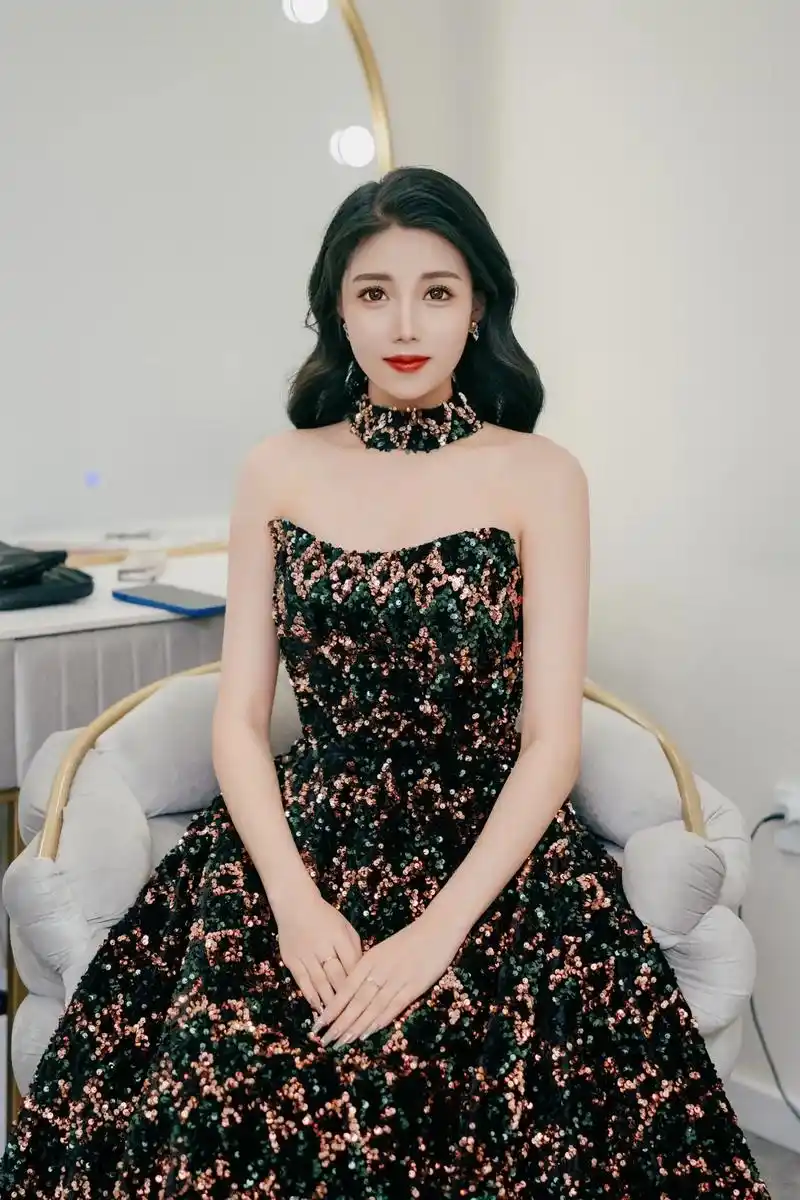 我称这款为女明星晚礼服