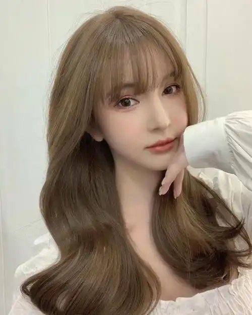 质发色#冷棕色是棕色系中的一种颜色,相比其他_染发_棕色系_衬肤色