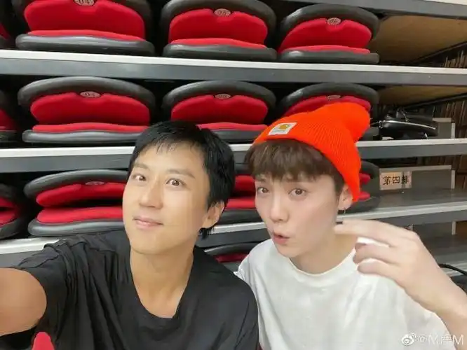 邓超用鹿晗歌配图