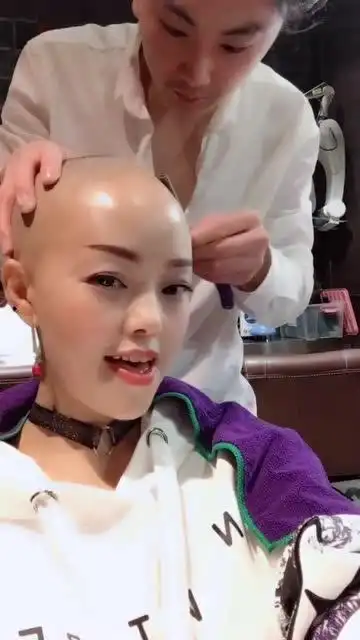 漂亮小姐姐剃光头引人注目美得如此惊艳网友最美的光头