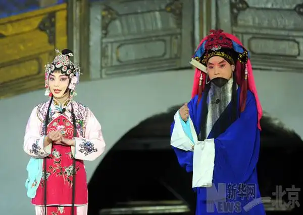 9月19日,来自北京京剧院的演员在表演京剧《游龙戏凤》.