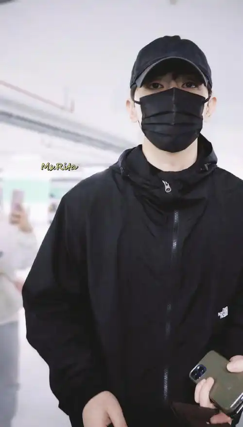 神仙哥哥素颜都像化了眼妆一样#邓伦#转载了@rita_粉小甜的微博图片