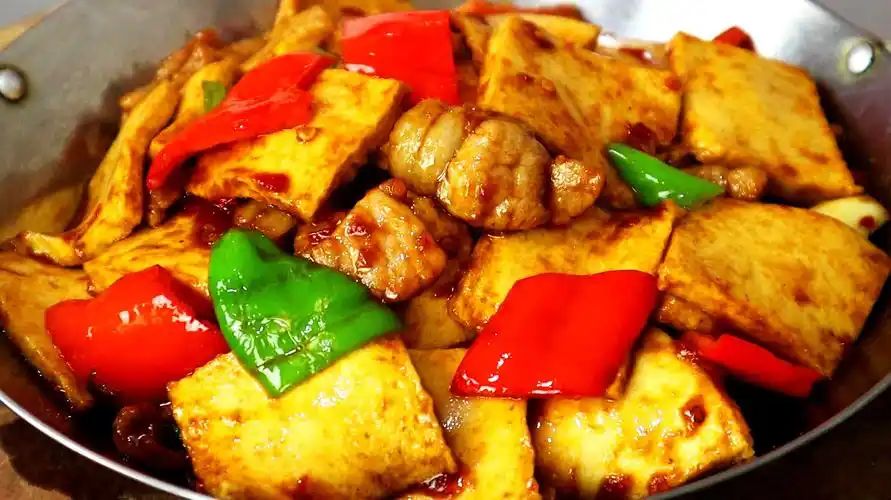 干锅千页豆腐的正宗做法,比红烧肉还解馋,香味十足超下饭