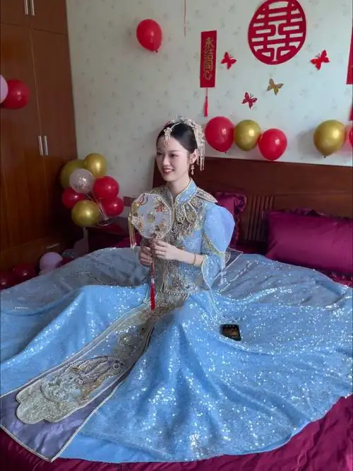 蓝色秀禾也很漂亮呀