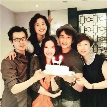 和刘亦菲到底分手没宋承宪公司目前交往顺利图