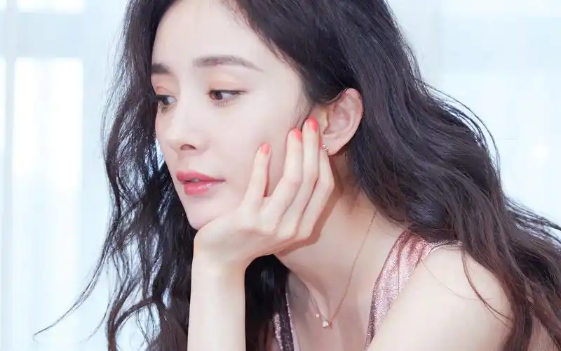 杨幂粉色礼服性感图片桌面壁纸