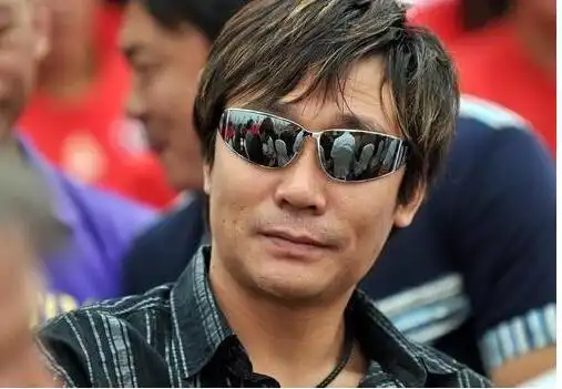 高峰为何被称为"浪子"?烟酒毒不禁,让那英未婚生子后抛弃_网易订阅