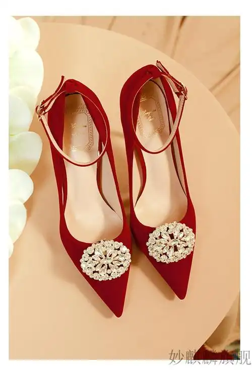 红色绑带高跟鞋结婚女红色高跟鞋秀禾婚纱两穿中式珍珠方扣水钻单鞋