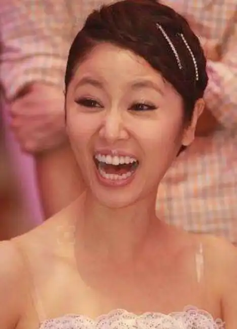 第一校花陈都灵大笑起来像土拨鼠有些女明星一大笑就崩坏