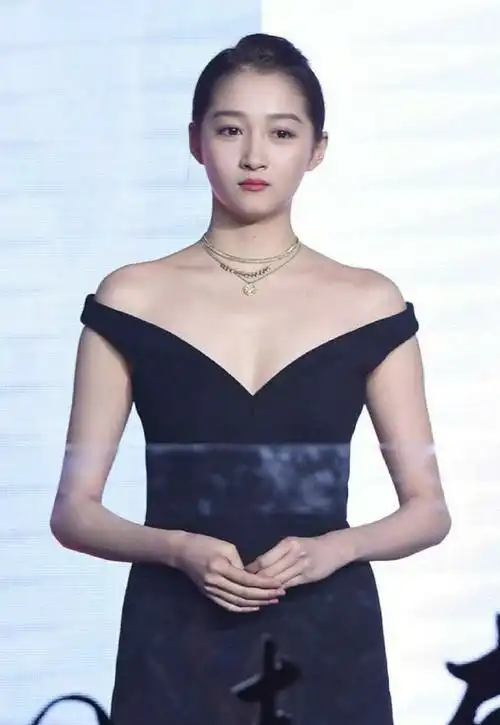 关晓彤想撕掉大壮标签#关晓彤是名副其实美. 来自芒果影视网 - 尾博