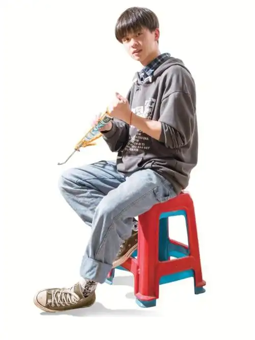 速写坐姿照片素材练习起来