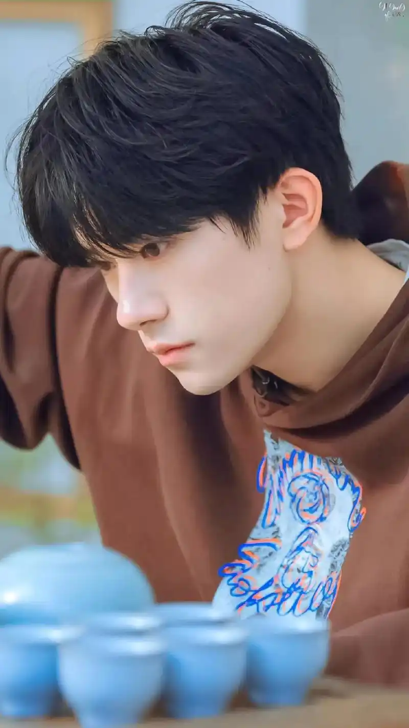 易烊千玺说没什么是不可能的 2岁学艺,5岁出道,16岁登上 - 抖音