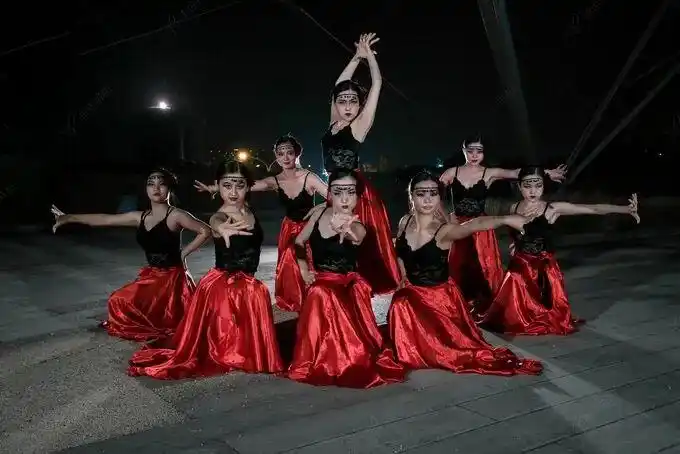 蓝菲舞蹈|拉丁舞中的肢体运动