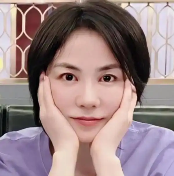 51岁王菲近照火了!素颜皮肤紧实,不愧被称为"不老女神"