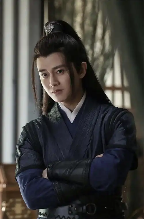 图片来源:微博@暮白首古装剧「高马尾」造型9:张凌赫饰演《少女大人》