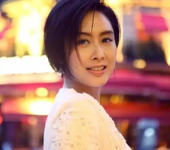 朱茵被网民捕获素颜近照曝光最真实容貌