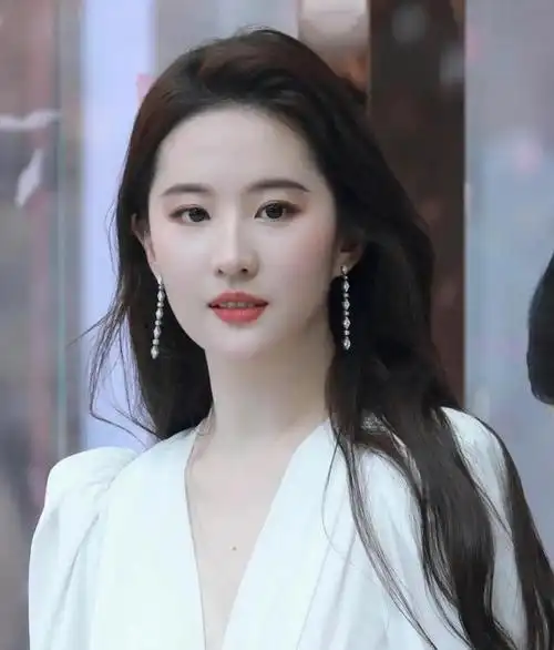 第十位金晨,中国内地影视女演员,模特.