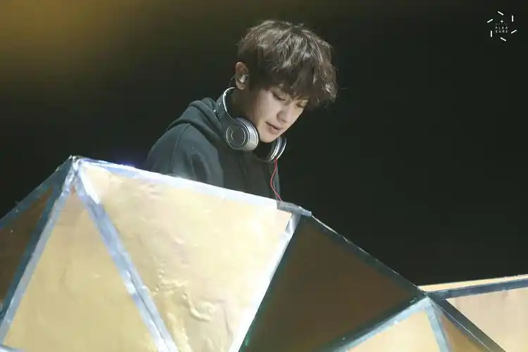 exo朴灿烈高清壁纸 exo音乐王子