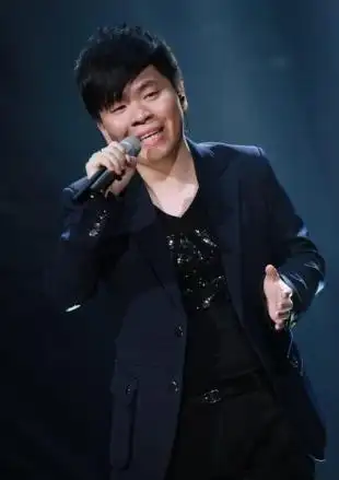 《直通春晚》常石磊被称男版吴莫愁 引评委互掐/图