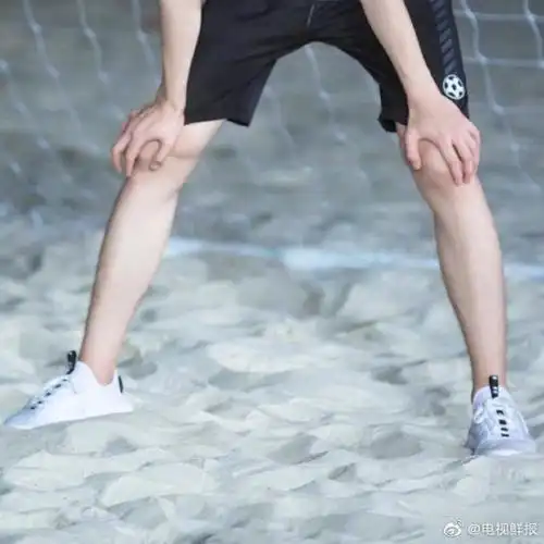 王俊凯性感苏点,用脚踝征服大批粉丝