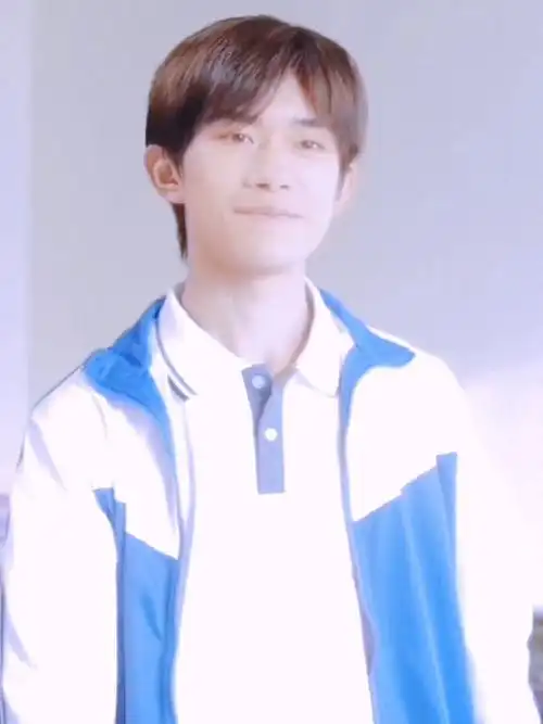 来看一下穿校服的易烊千玺吧