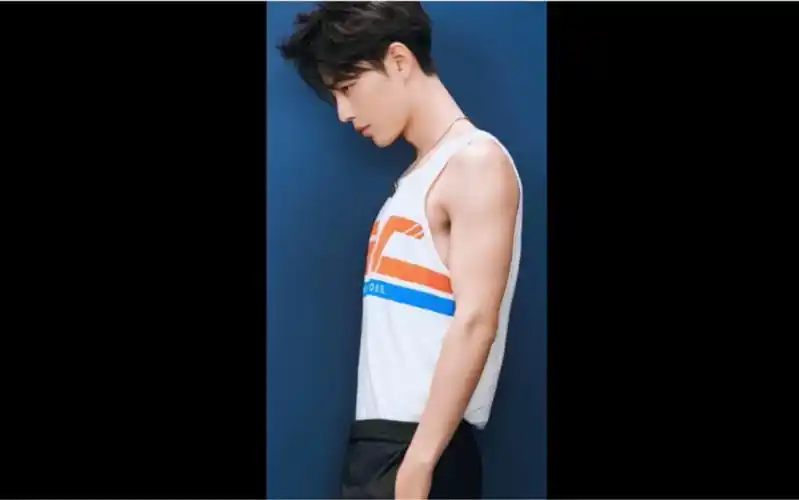 【肖战】战战举铁颇有成效,看看这胸肌,啊啊啊啊啊我有罪!