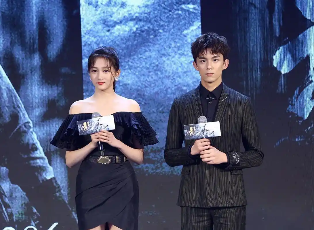 吴磊和关晓彤,应该算是,长大了比小时候,更好看了吧?