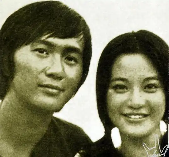 初代歌神许冠杰,唱了那么多口水歌,何以在香港乐坛位居至尊?