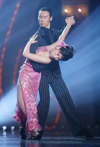 舞林十八招之:秦海璐鲤鱼翻身