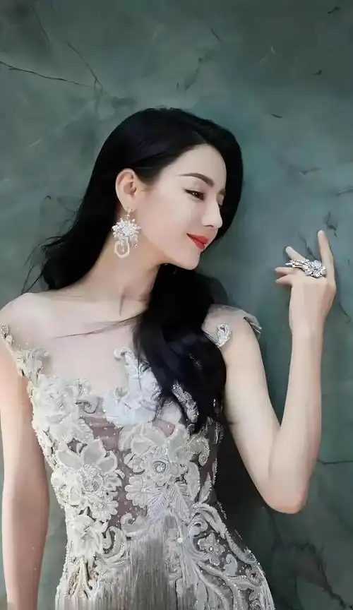 热巴的20幅美照帧帧照片皆是珍藏版