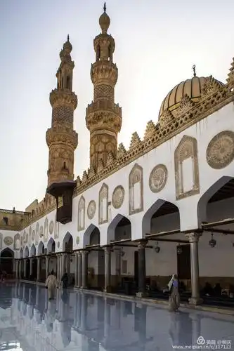 清真寺有一千多年的历史了,曾经是宗教活动的场所,后成为伊斯兰教高级
