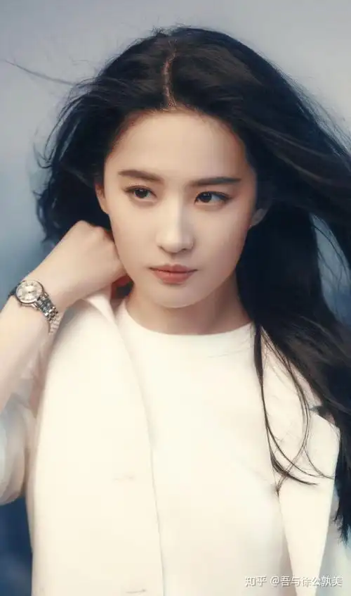 为什么刘亦菲颅骨那么高脸部重心却不在眉骨?