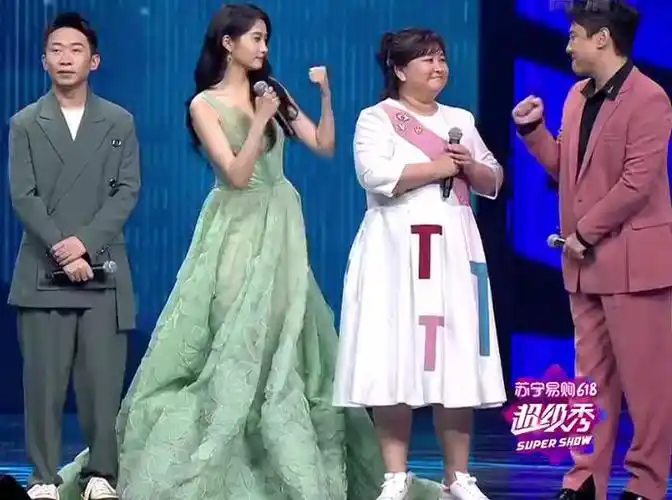 618晚会关晓彤与沈腾同框身高目测180cm