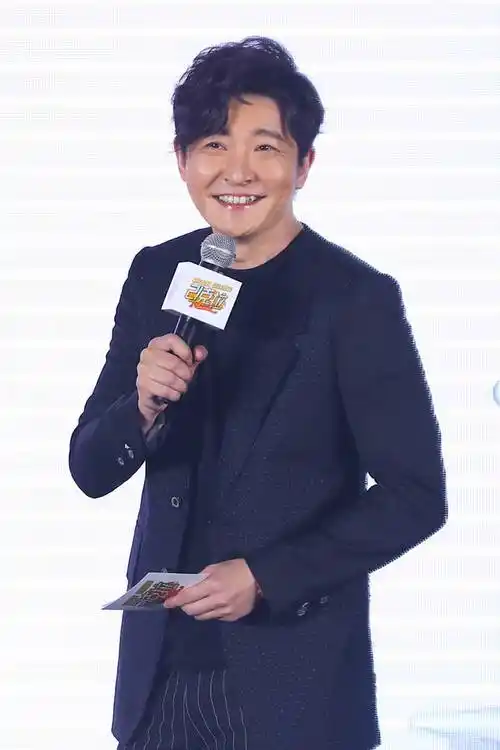 郭京飞再怼雷佳音:长得像松狮 性格是中华田园犬