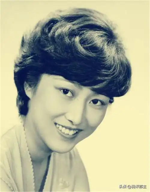 上世纪80年代中国妇女的时髦发形上世纪80年代中国妇女的时髦发形上